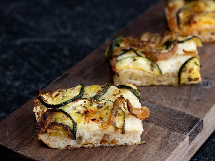 Zucchini Onion Comte Pizza (V)