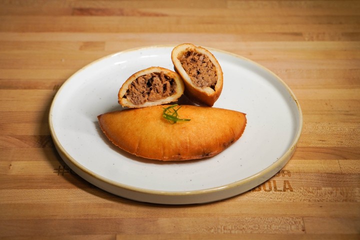 EMPANADA CARNE MECHADA