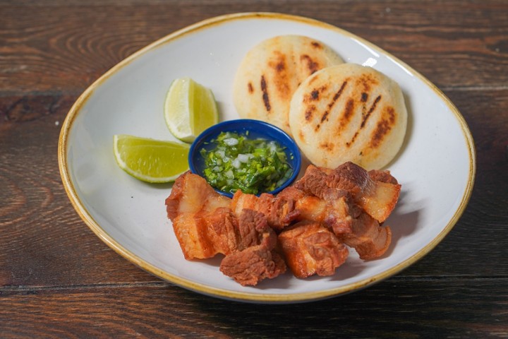 CHICHARRON AREPA Y LIMON