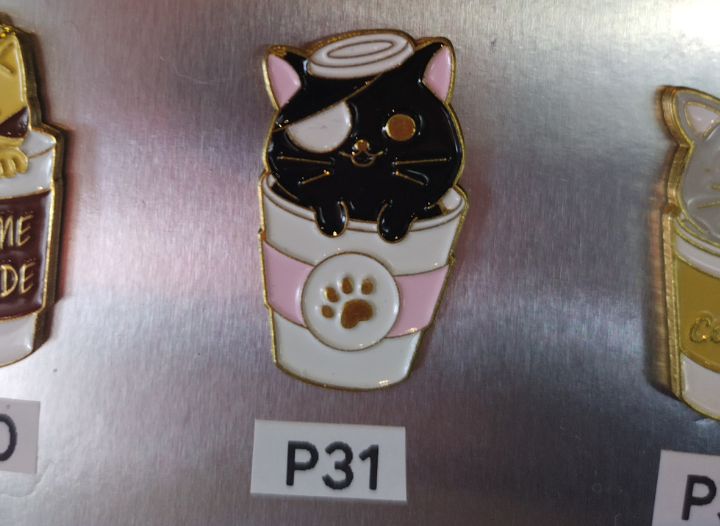 P31 - BLACK CAT IN CUP