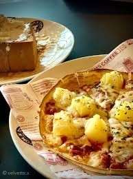Hawaiian Pizza. (Ham & Pineapple)