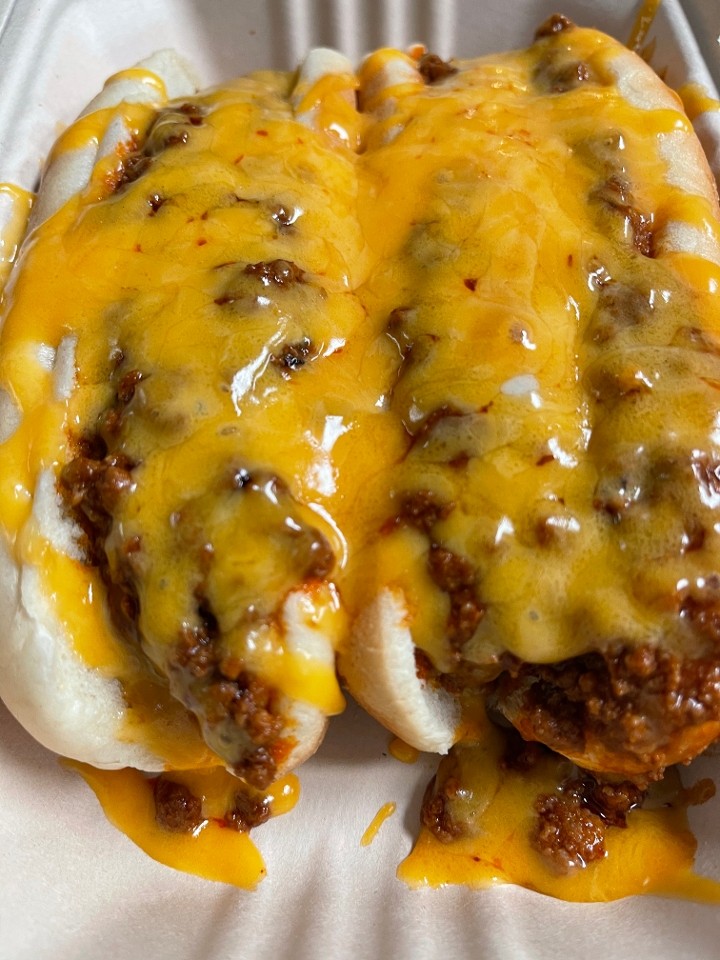 2 CHILI CHEESE DOGS