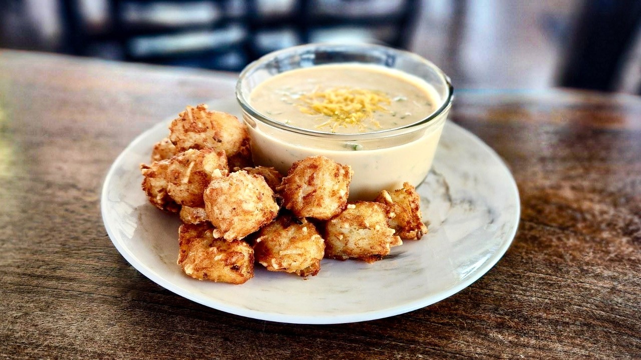 Broccoli & Beer Cheese Soup With Tots