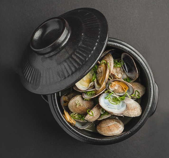 SAKE STEAMED CLAM