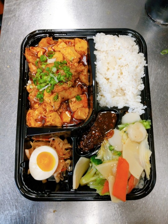 BD17 Ma-po fish fillet with Tofu Bento 麻辣豆腐鱼饭