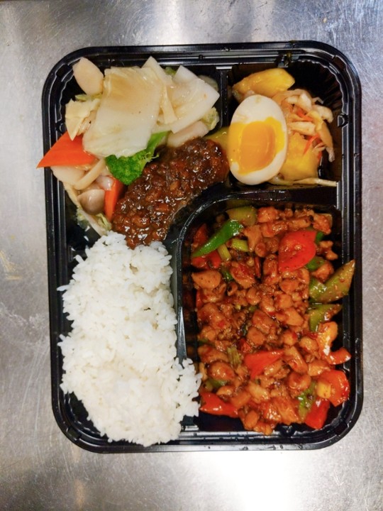 BD03 Kung Pao Chicken Bento 宫保鸡丁饭