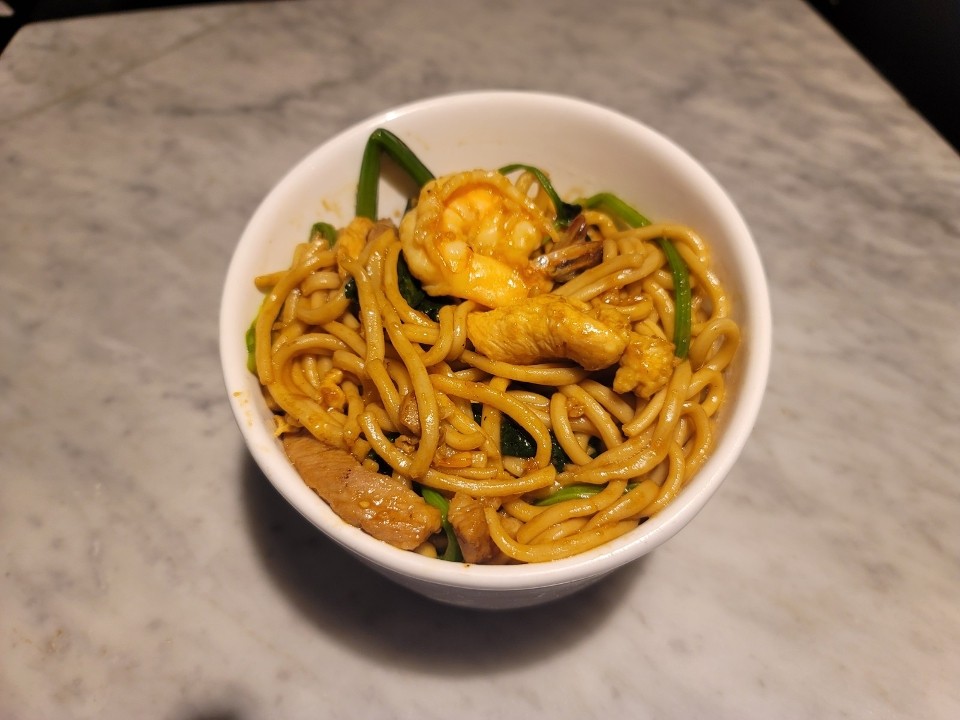 FN05 Shanghai Thick House Fried Noodle 三鲜炒面