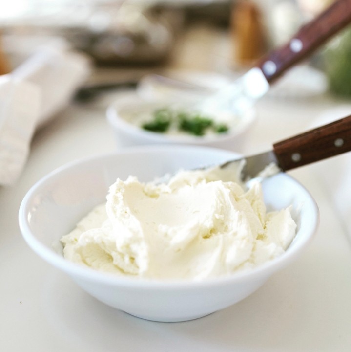 Pop's Bagels: Homeade Buttermilk Cream Cheese (1lb)