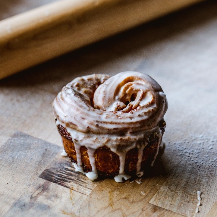 PECAN CINNAMON ROLL