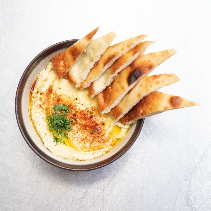 HOMEMADE ROASTED GARLIC HUMMUS