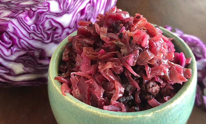 Braised red cabbage