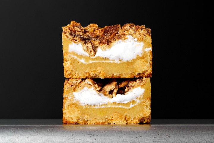 GOOEY BAR Cinnamon Toast Crunch Blondie