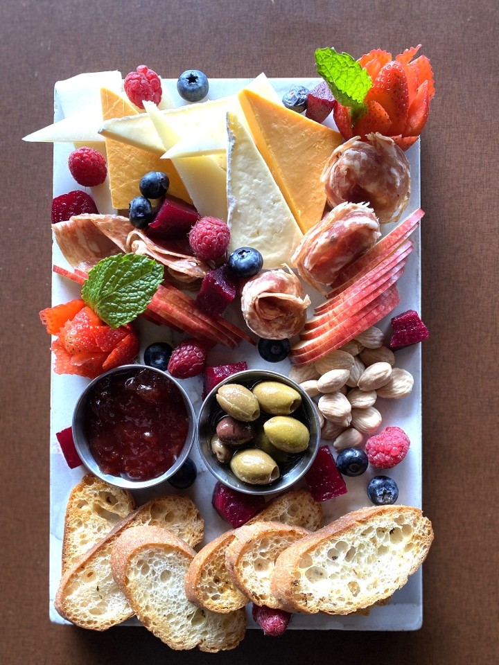 Cheese & Charcuterie (8-10 people)