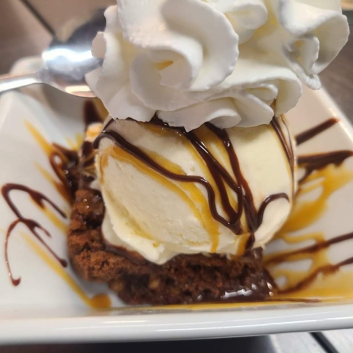 Turtle Browne Sundae (Dine In Only) Contains Nuts