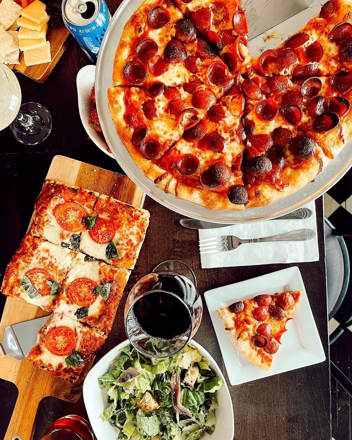 Chatty's Pizzeria 28611 Lake Rd