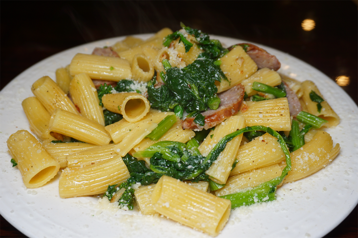 broccoli rabe, sausage, garlic & oil