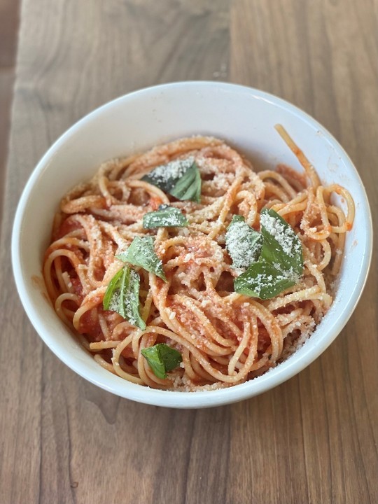 SPAGHETTI WITH POMODORO SAUCE