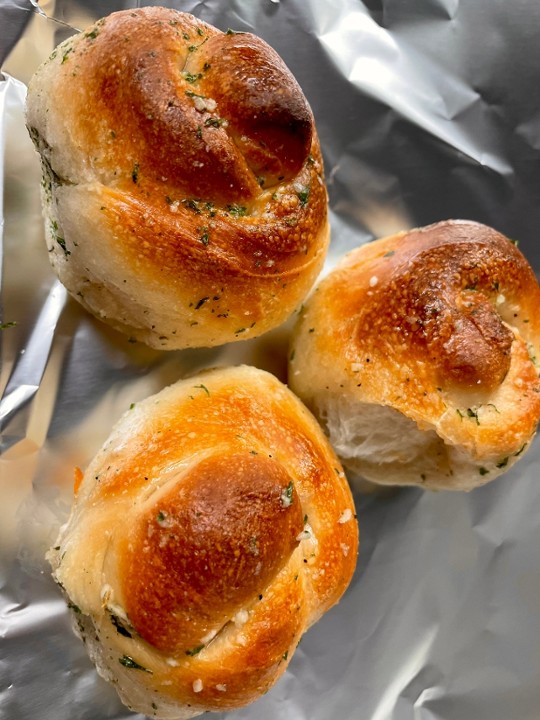 3 Garlic Knots