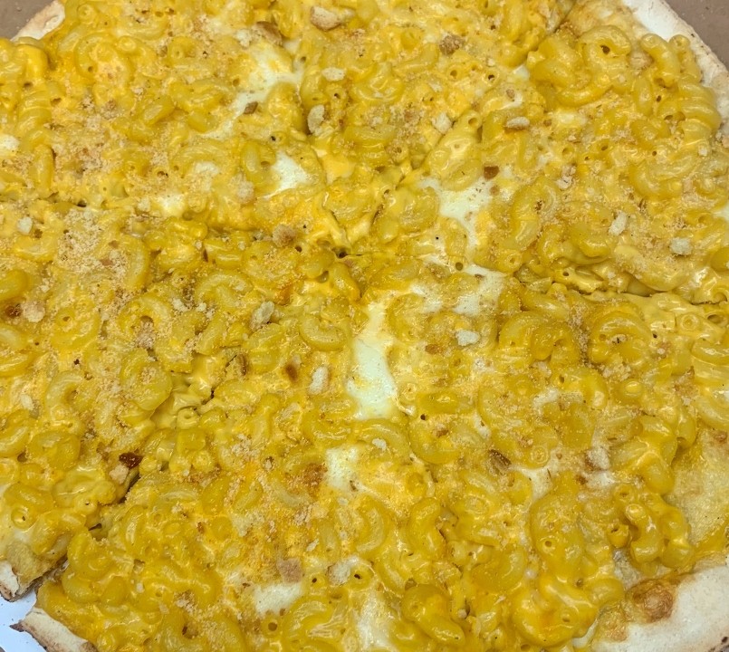 Deep Dish Baked Mac and Cheese Pizza
