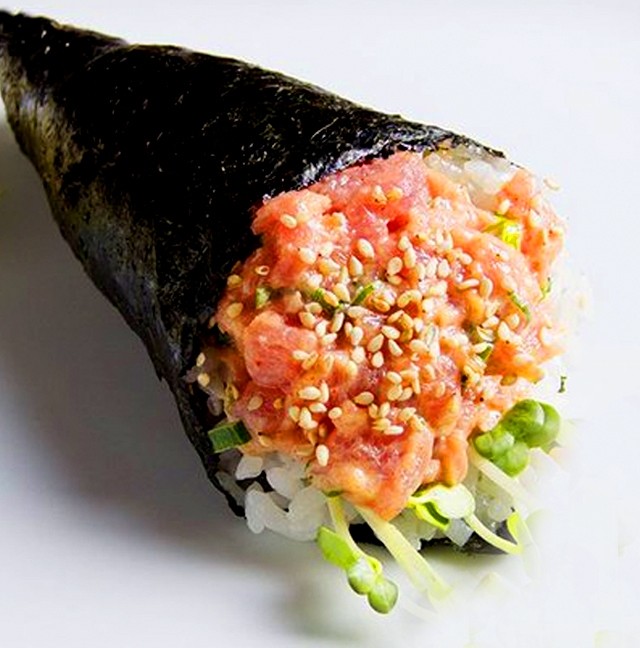 SPICY YELLOWTAIL HAND ROLL