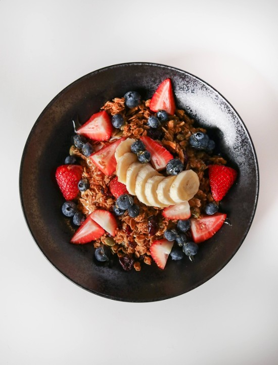 GRANOLA & YOGURT