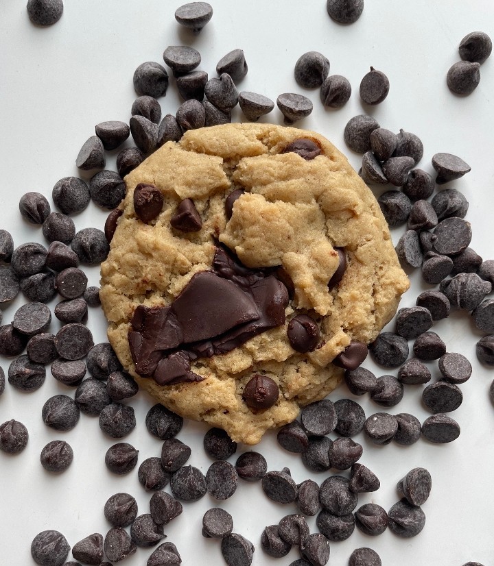 THE GF & VEGAN PEANUT BUTTER CHOCOLATE CHIP COOKIE (3 COUNT)