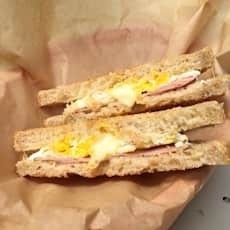 CHEESE AND EGG SANDWICH