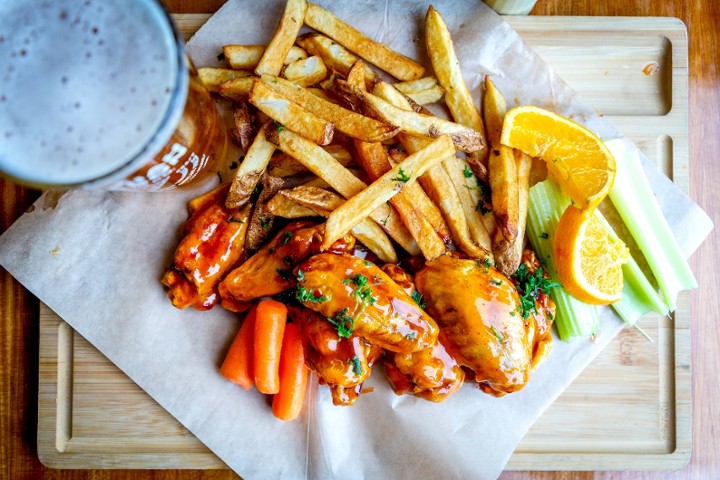 Wing Basket with Fries