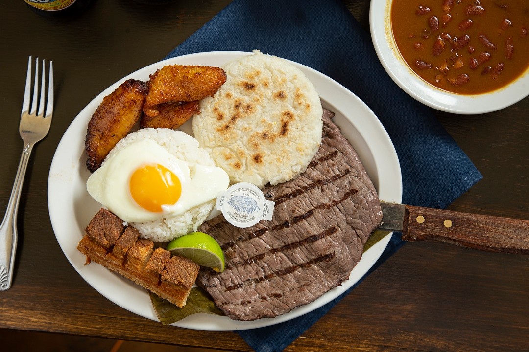 Bandeja Paisa con churrasco