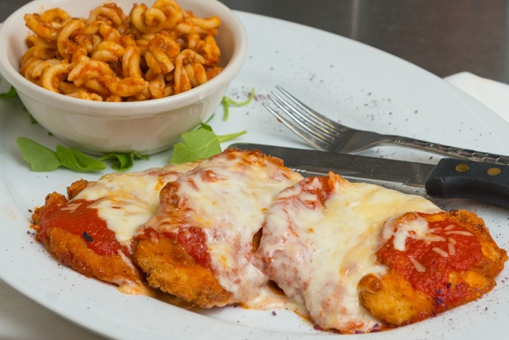 CHICKEN PARMIGIANA. SERVE UP TO 8 PEOPLE WITH BREAD