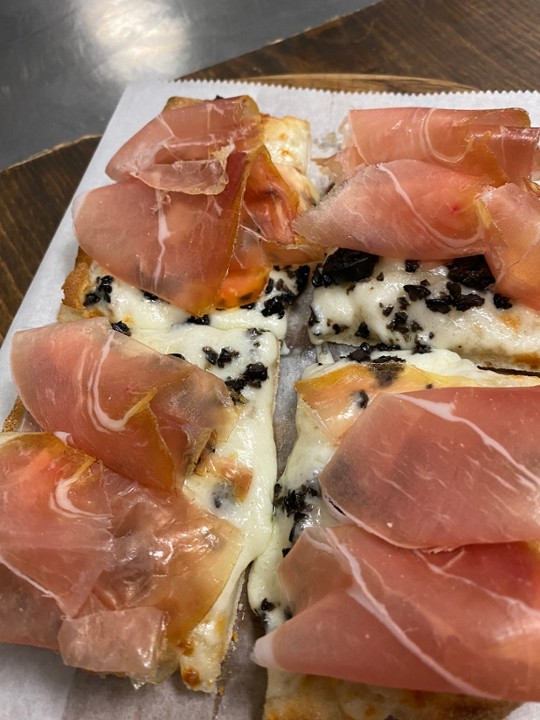 FOCACCIA OLIVE E PROSCIUTTO