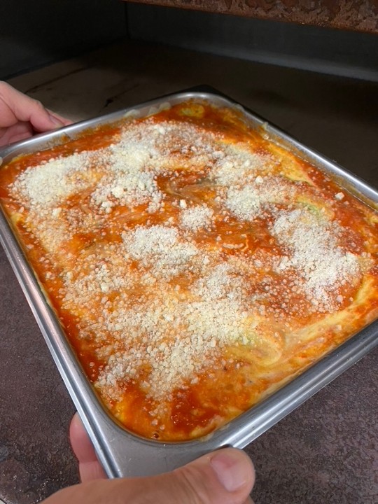 LASAGNE BOLOGNESE. SERVE UP TO 8 people