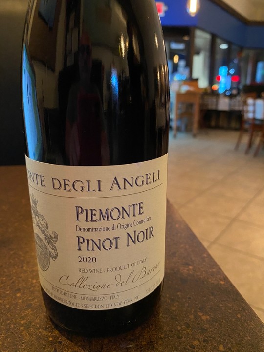 06 PINOT NOIR ’20 d.o.c. Monte degli Angeli, Piemonte, 13% James Suckling, 91