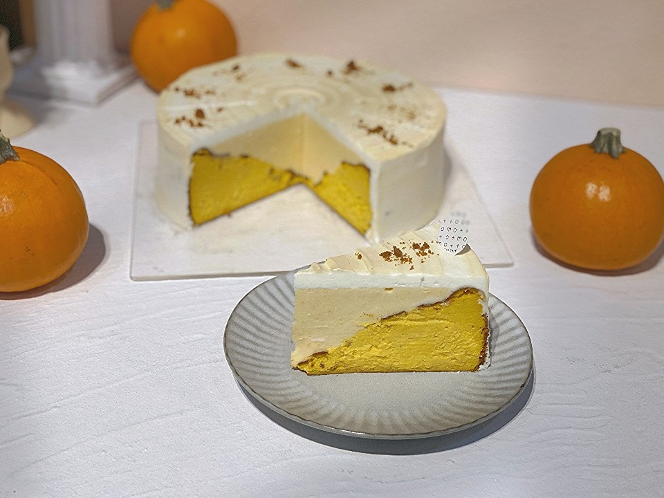 Pumpkin & Salty Egg Basque Cheese Cake