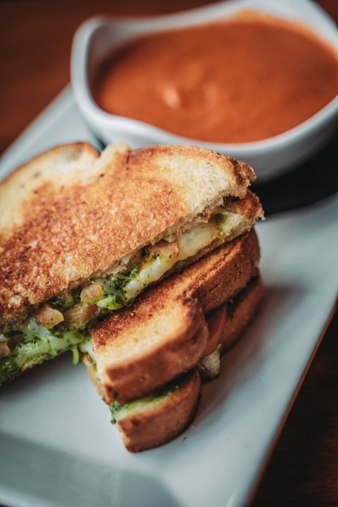 Caprese Grilled Cheese