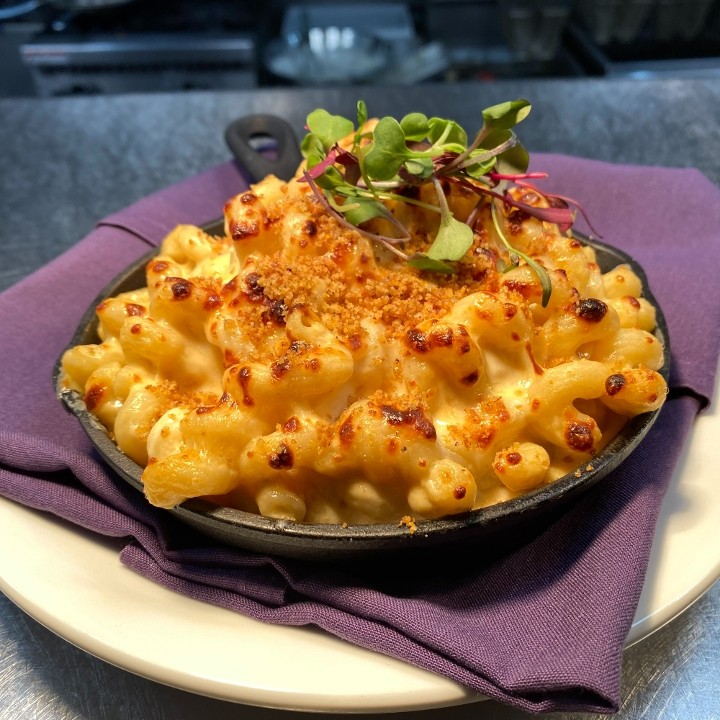 CAST IRON PIMENTO MAC AND CHEESE