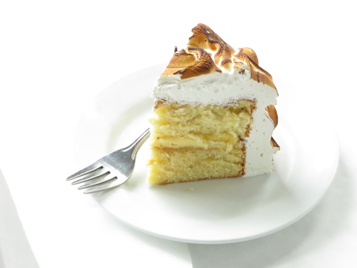 lemon meringue cake, slice