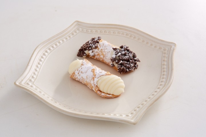 (12) Cannolis