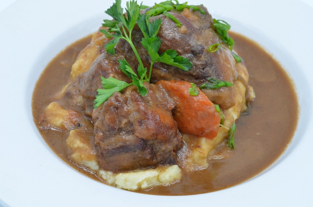 SOUTHERN SMOTHERED OXTAILS