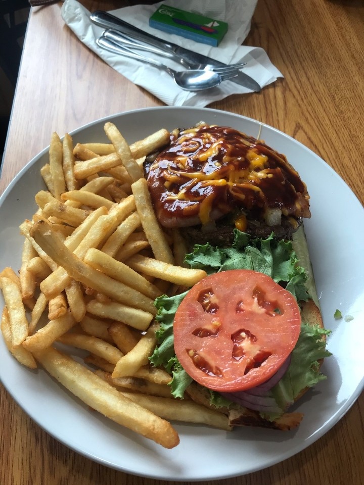 Kansas Burger w/ fries