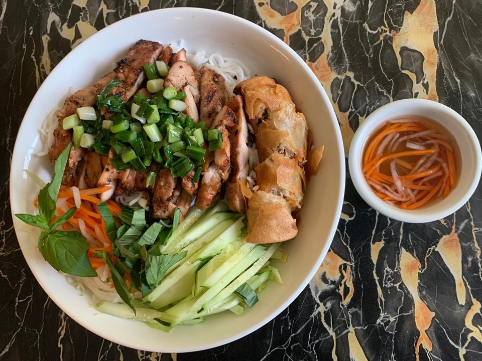 B2. Vermicelli Grilled Lemongrass Meat & Spring Roll - Bun Thit Nuong Sa Cha Gio