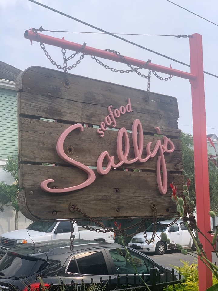 Seafood Sally's logo