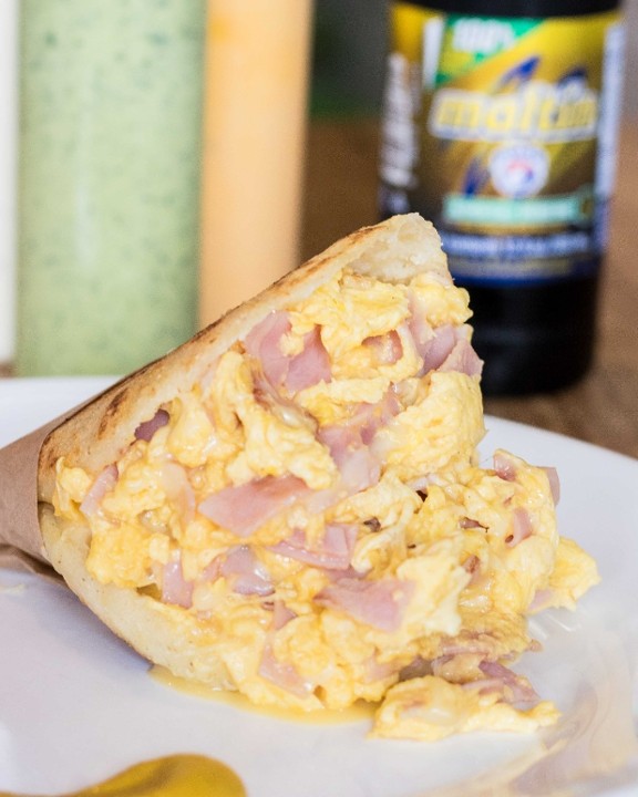 SCRAMBLED EGGS HAM & CHEESE