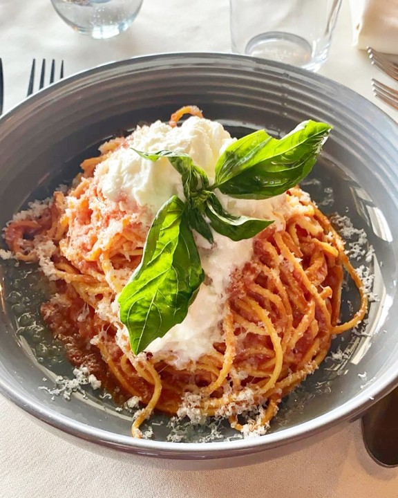 Spaghetti al Pomodoro con Burrata