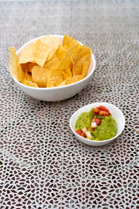 SURFER GUAC W/ CHIPS