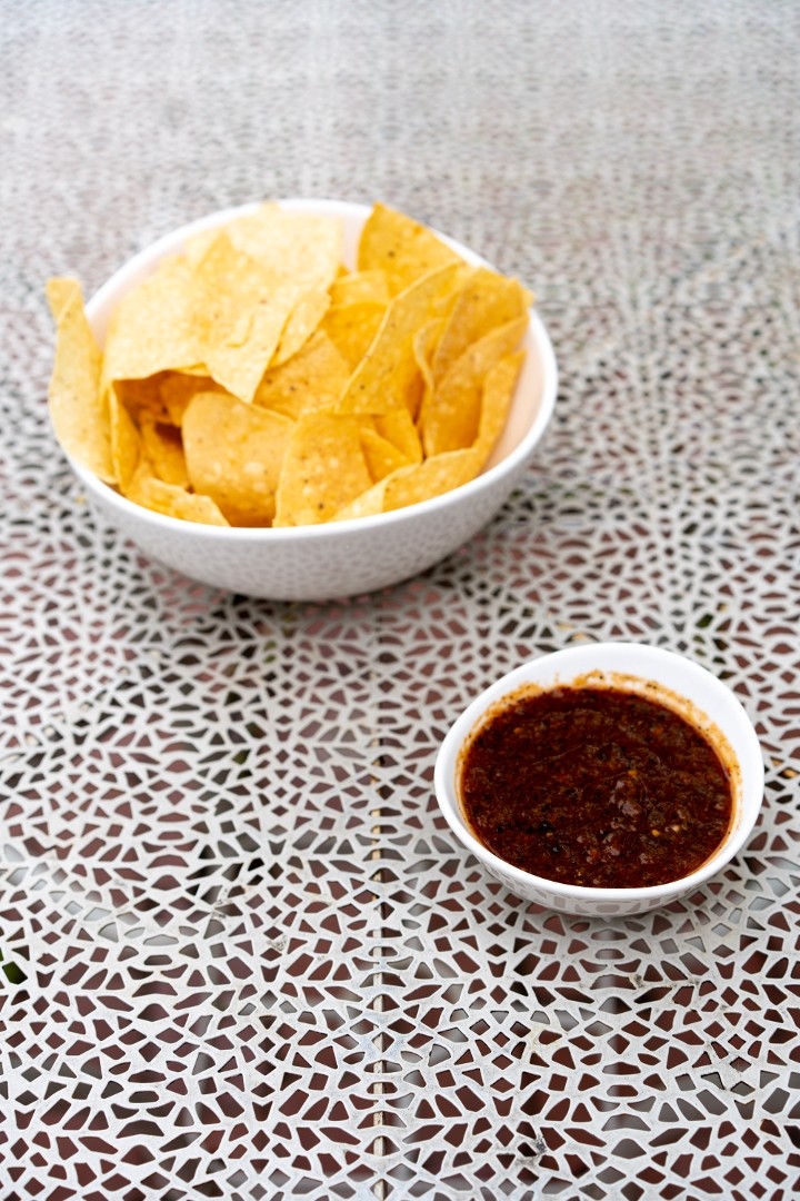 LARGE SALSA W/ CHIPS