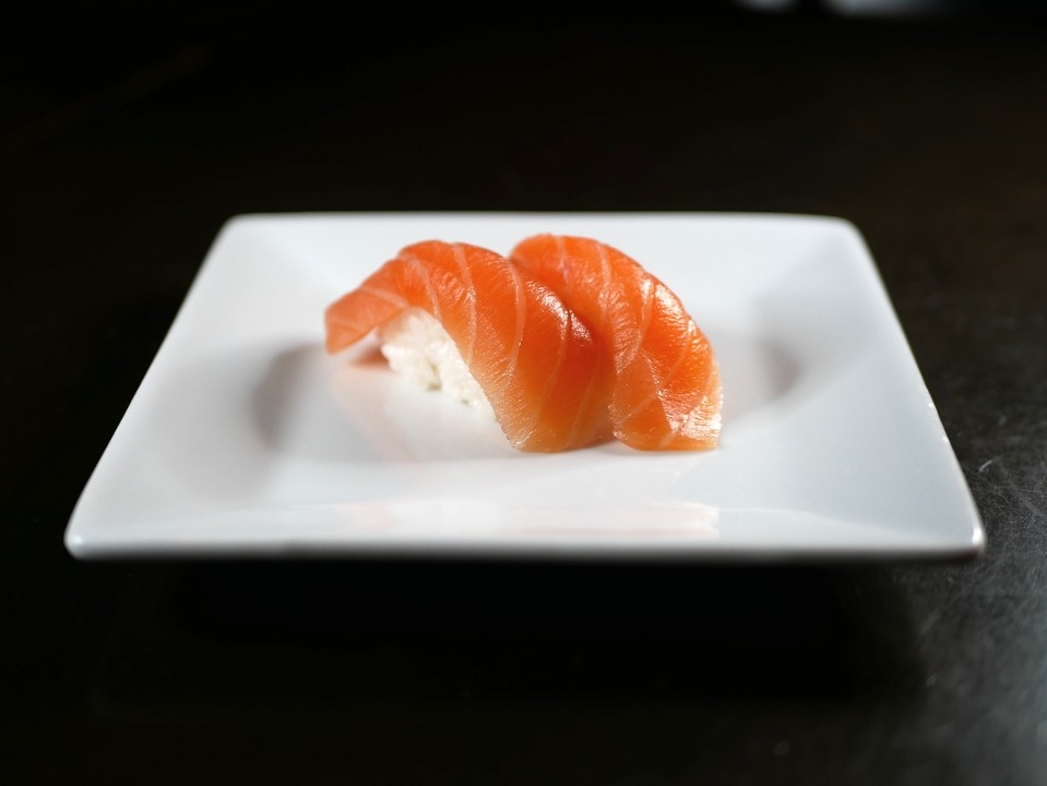 Salmon / Sake Nigiri