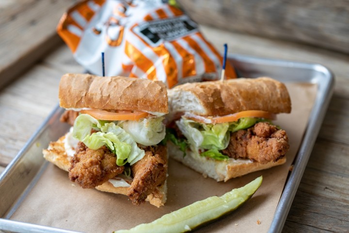 Fried Chicken Poboy w/Chips