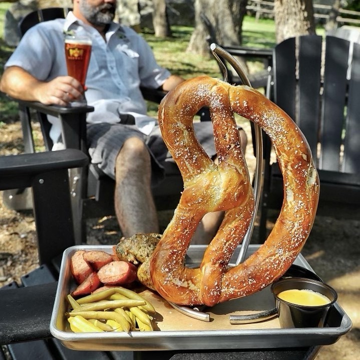 Grande Pretzel Board