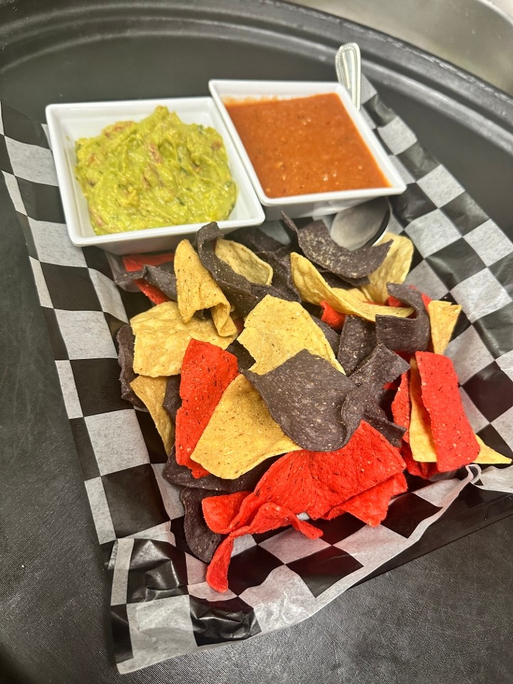 CHIPS, GUACAMOLE & SALSA